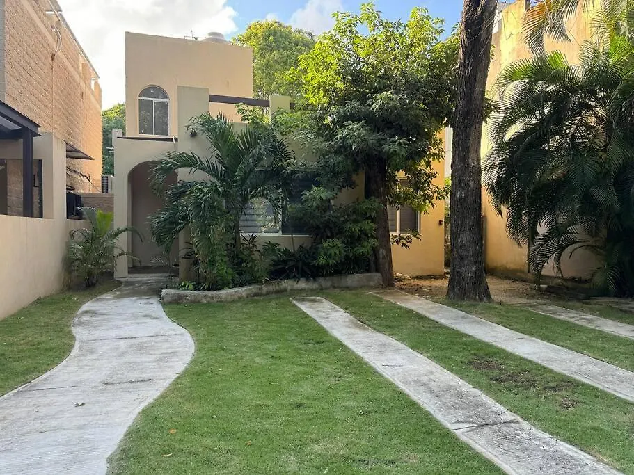 Lt 39 - Private Pool, Spacious Garden, Near Xcalacocobeach Playa del Carmen Holiday home